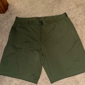 RHONE Green Flat Front Shorts Classic Style